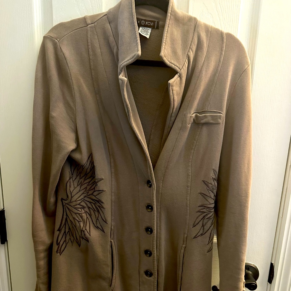 Gorgeous to by XCVI size medium. 100% cotton.